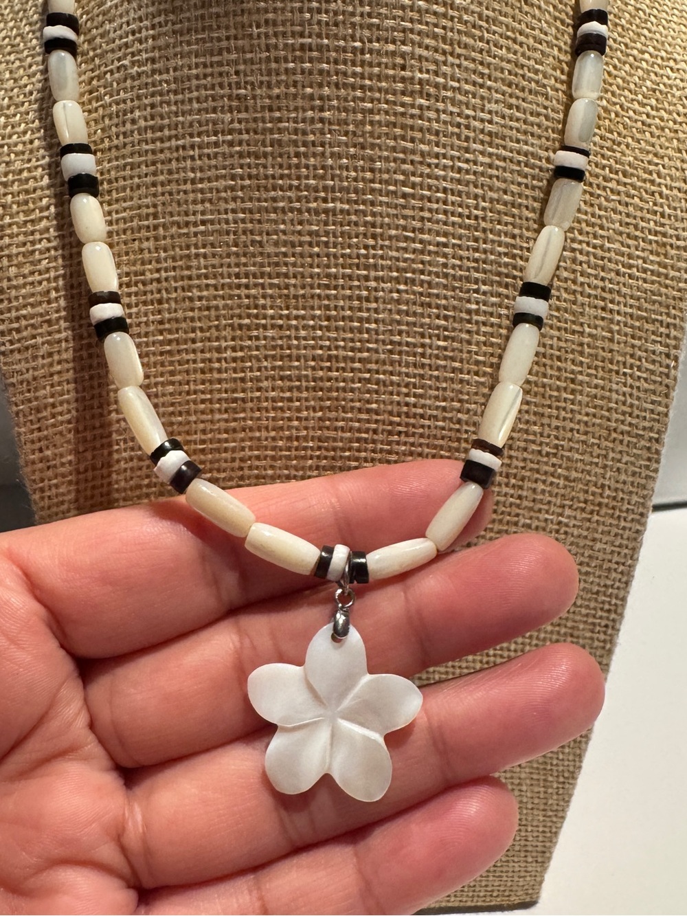 White Floral Shell Pendant Bead Necklace - Women Jewelry